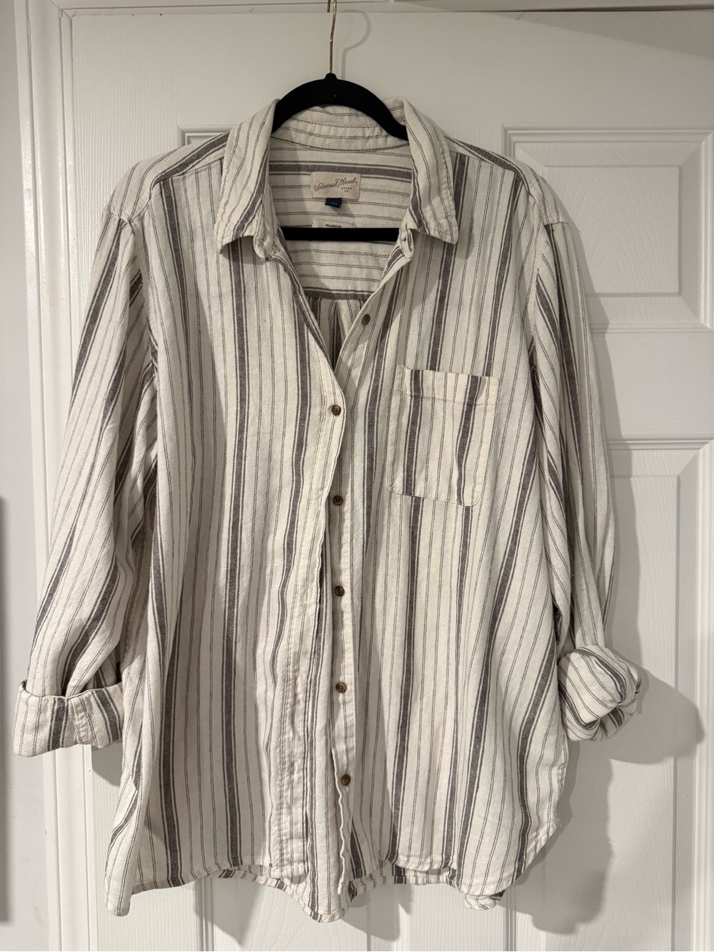 Universal Thread Women’s Cream & Gray Striped Button-Down Shirt